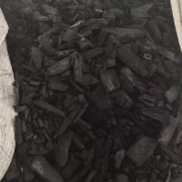 长期大量出售各种规格气化炉竹炭，以通货为主，可过筛，价格可议，灰分5个点，水分7-8个点，固定碳含量80-85%，我们公司以合作共赢为核心目标，有诚意者可联系我，电话15856300810