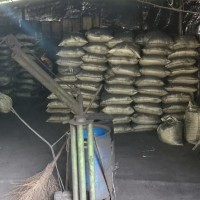 出售杉木炭，有80吨杉木明火炭出售，杉木炭粉做烟花爆竹用
